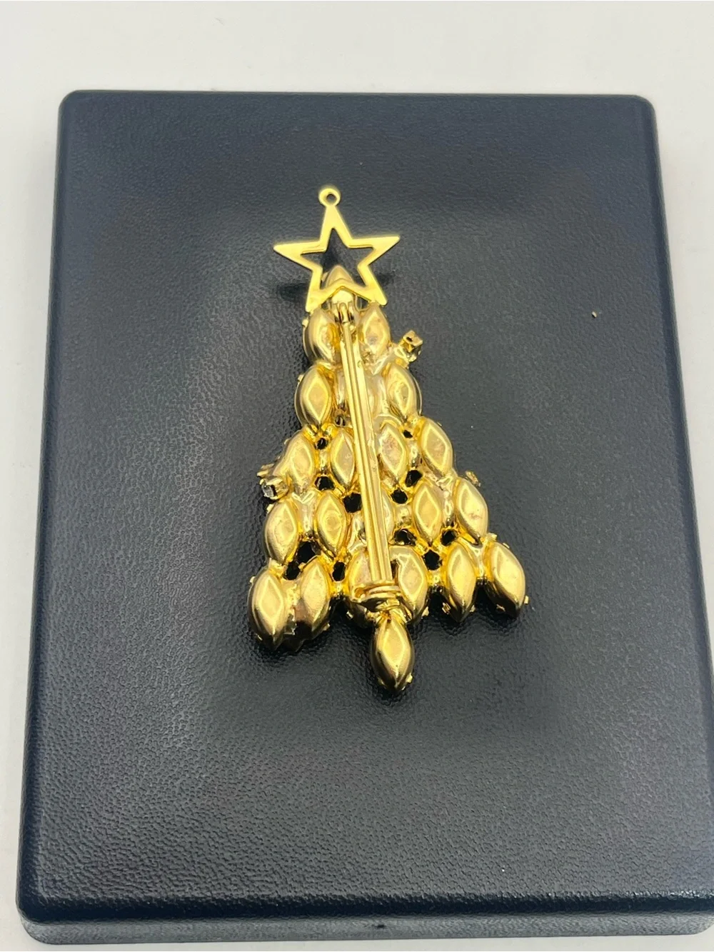 Christmas tree holiday red marquis shaped rhinestone gold tone brooch pin star